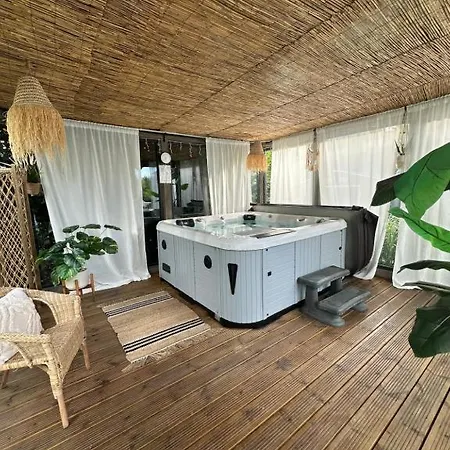 Karwia Plaza - - Z Jacuzzi I Sauna Apartamento Slawoszynko