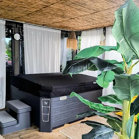 Karwia Plaza - - Z Jacuzzi I Sauna Appartement Slawoszynko